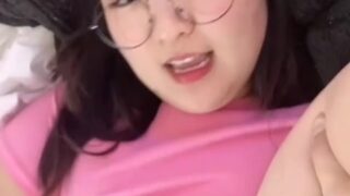 AroomiKim aka Aroomi Kim HOT Onlyfans Video Sex Tape On Bed